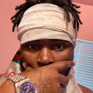 Meet your Posher, Dominique